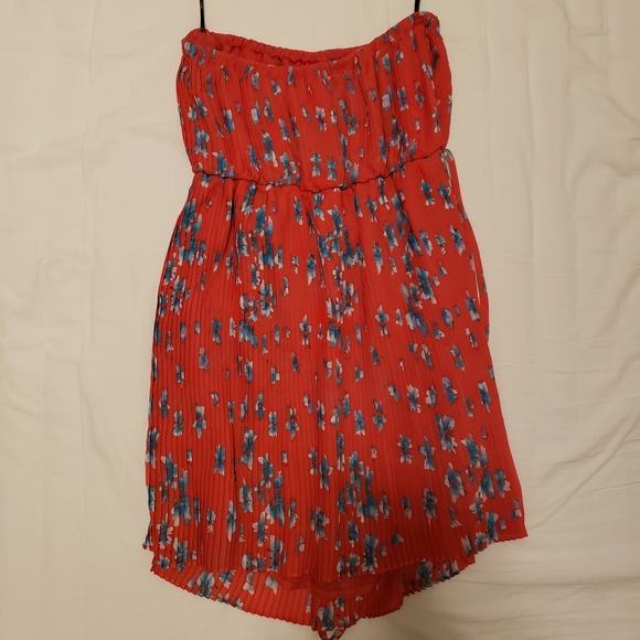Forever 21 Pleated Strapless Summer Dress - Picture 2 of 4